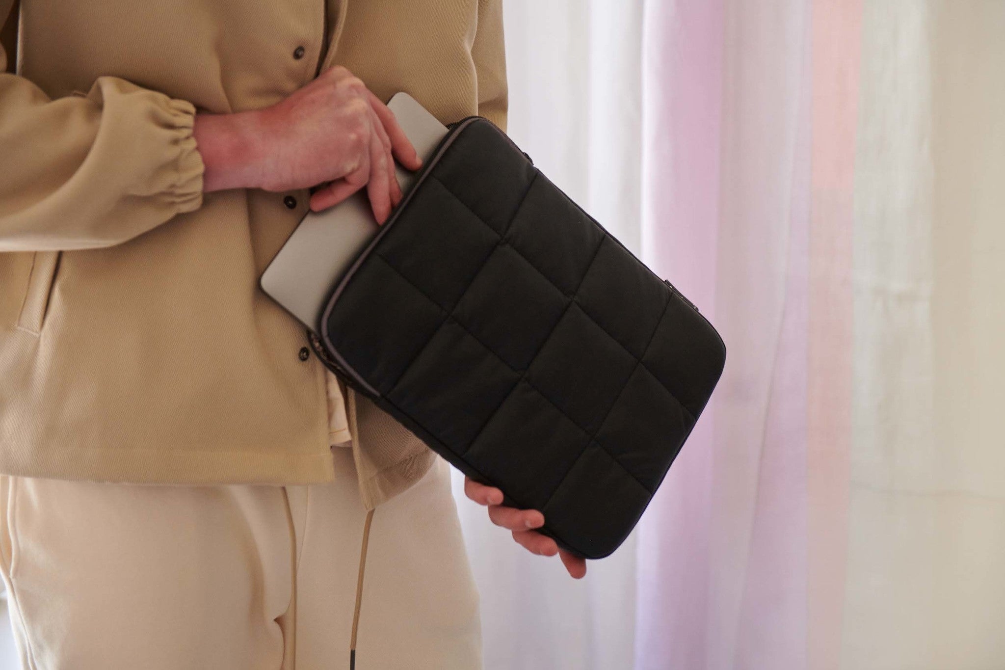 Senna Puffy laptop Pouch - Black
