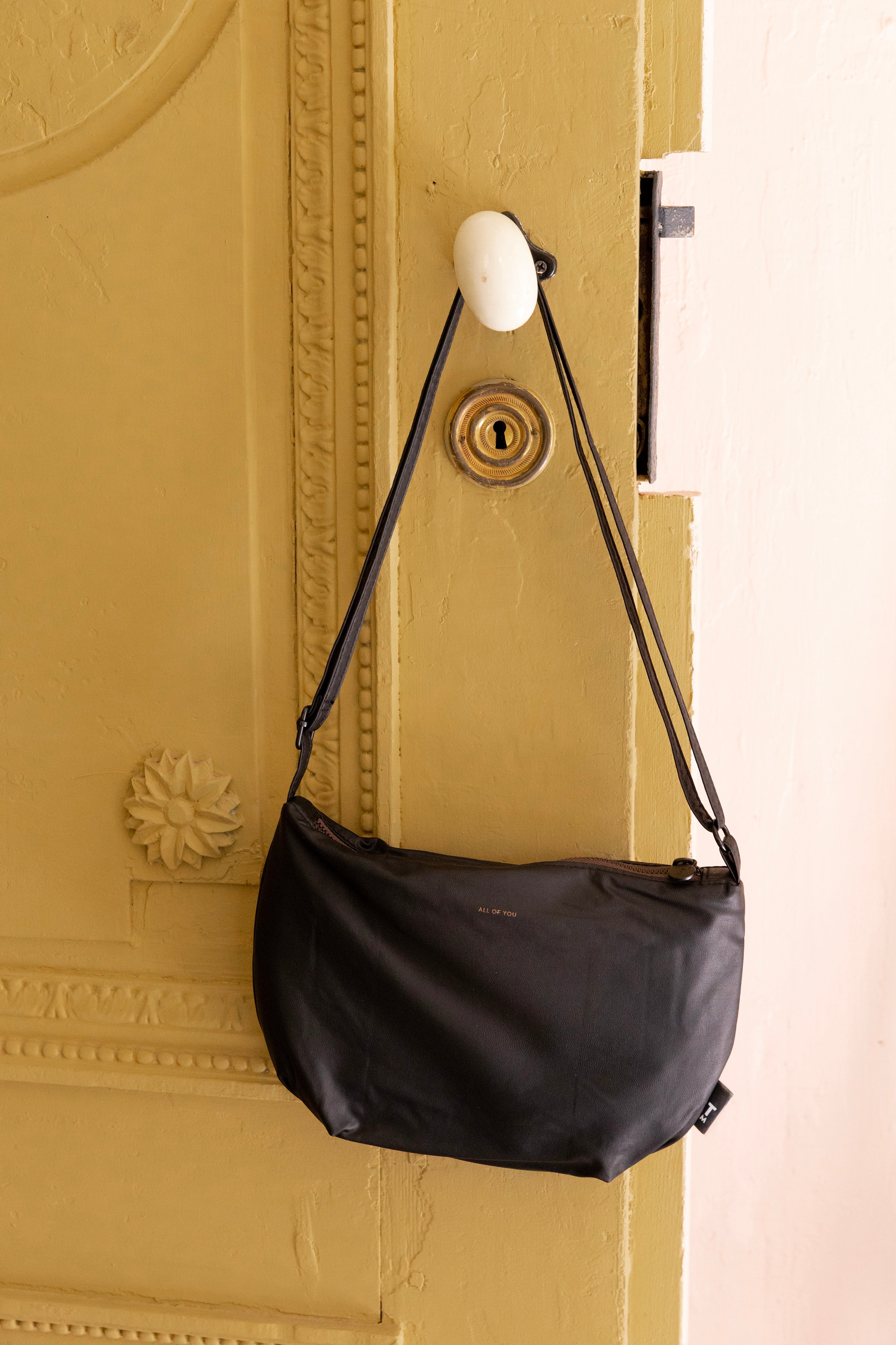 Cross body bag - black