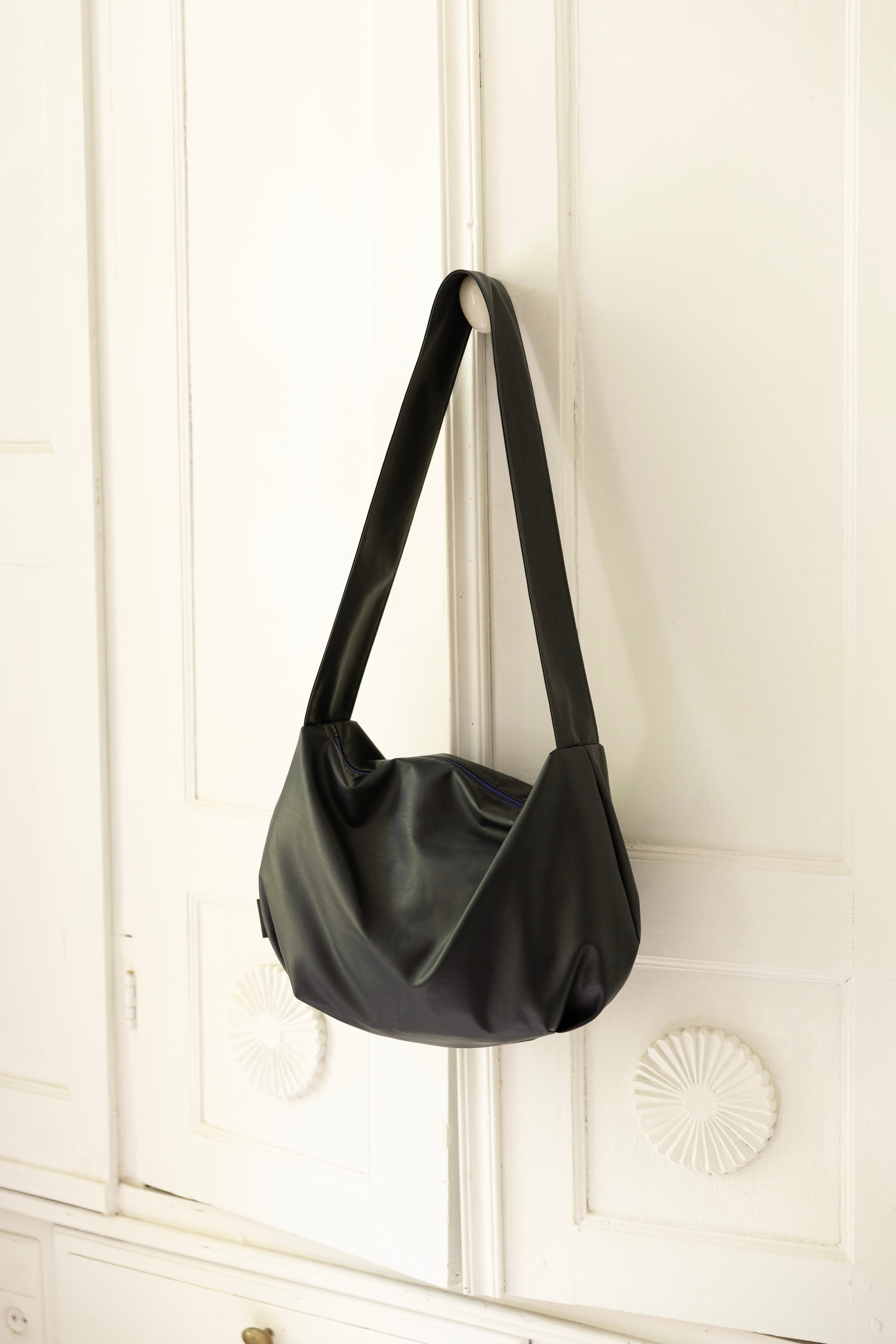 Lot bold cross body - black