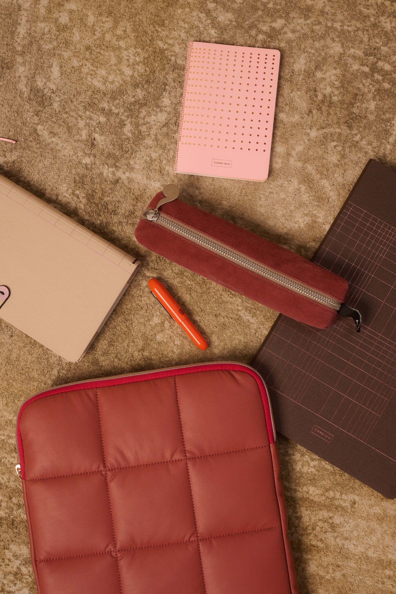 Senna Puffy laptop Pouch - Red Wood