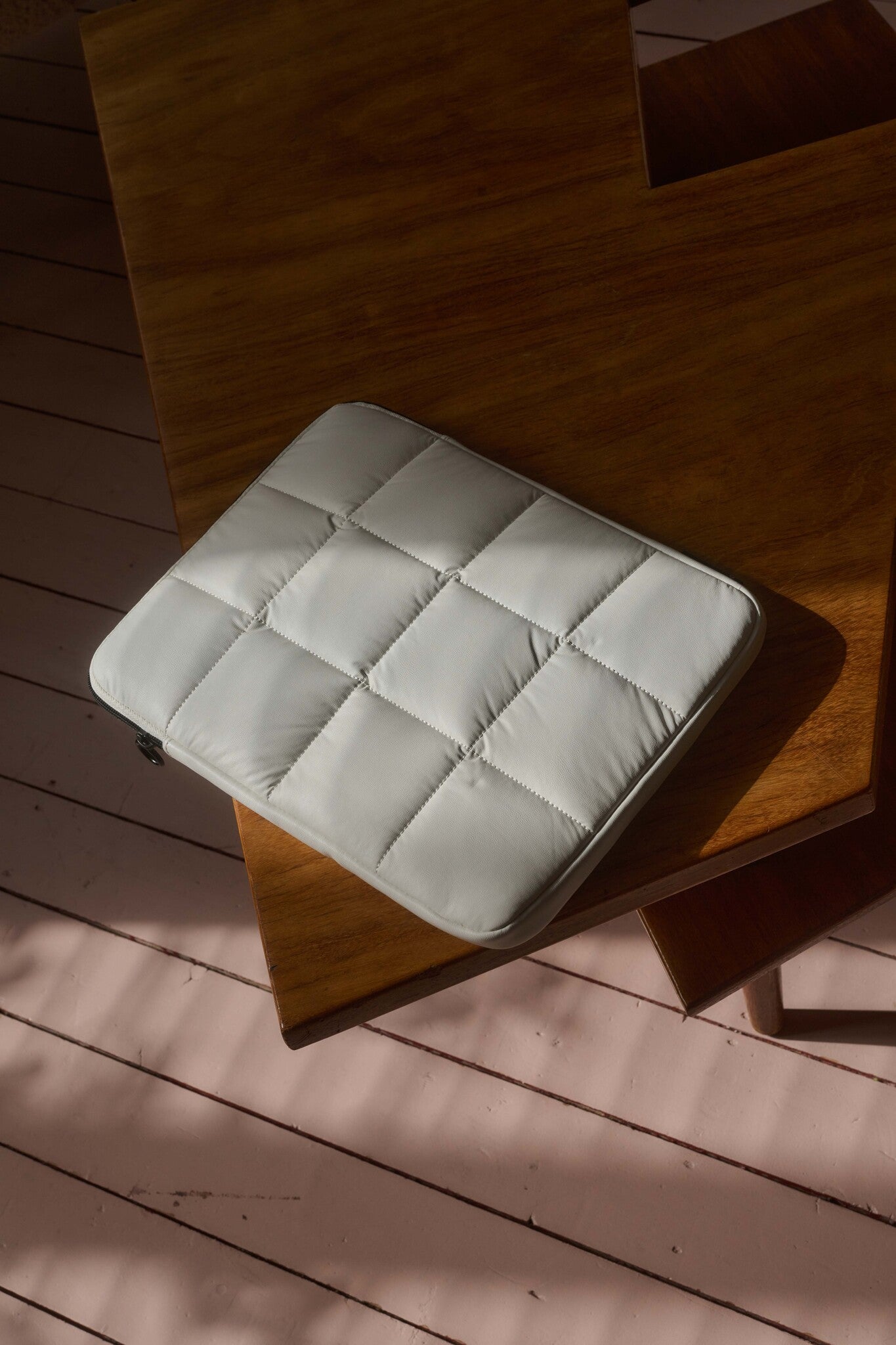 Senna Puffy laptop Pouch - White