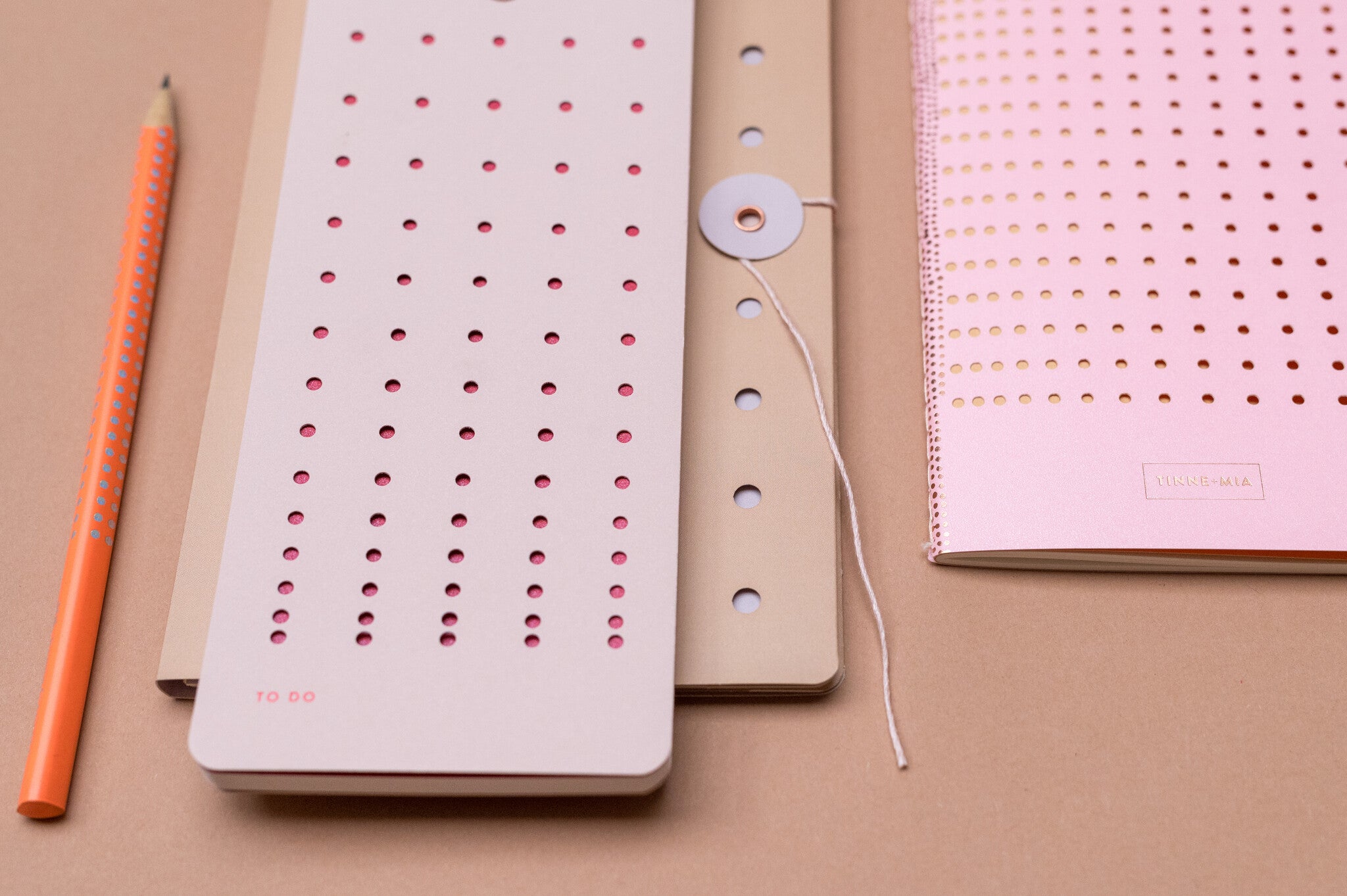 Notitieboek met Japanse sluiting - Perfo Almond