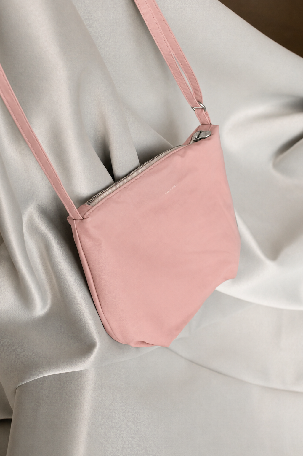 Cross body bag - pink dolphin