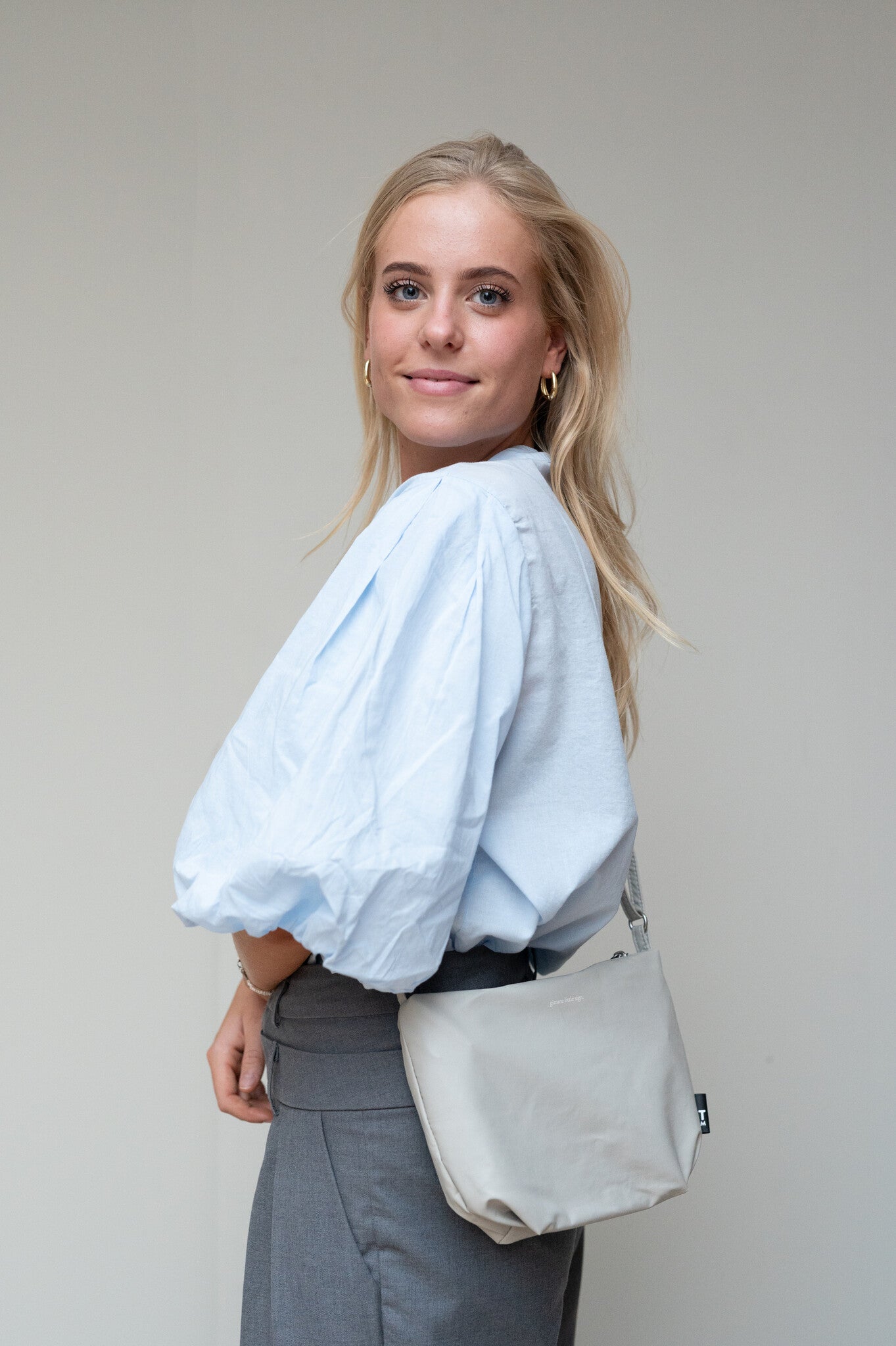Cross body Feel Good Baggy - Feather Grey - gimme little sign.