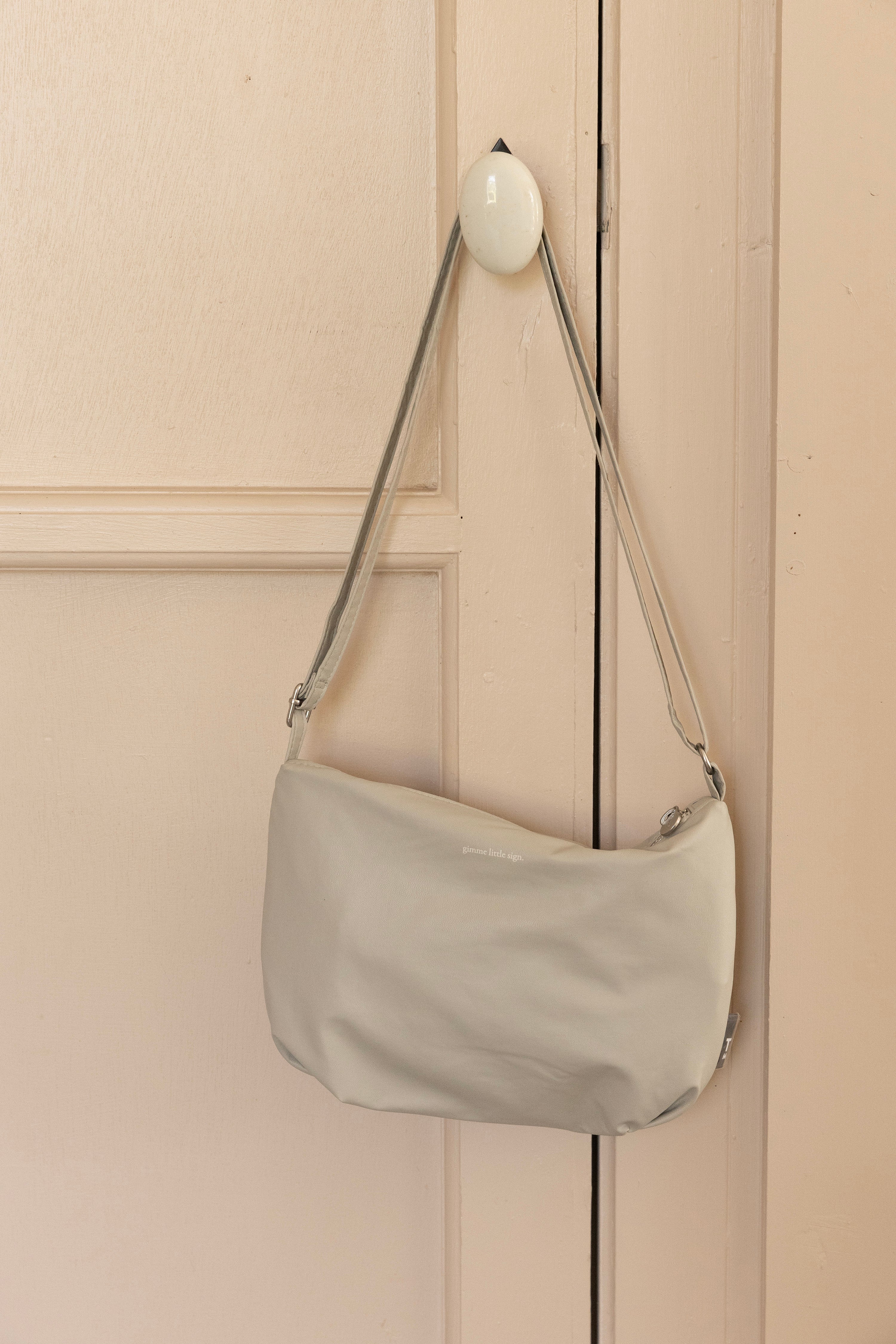 Cross body Feel Good Baggy - Feather Grey - gimme little sign.