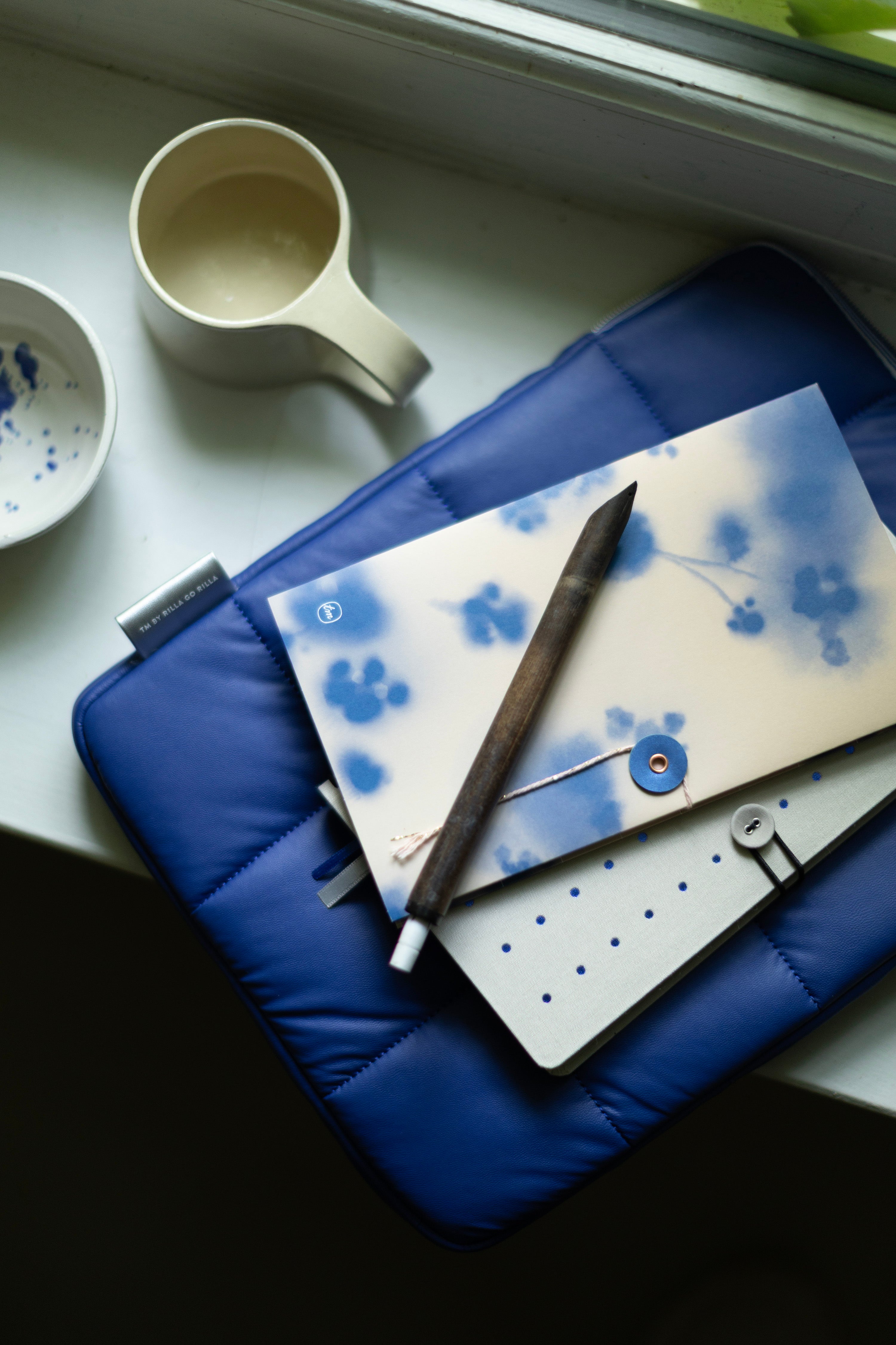 Senna Puffy laptop pouch - sodalite blue