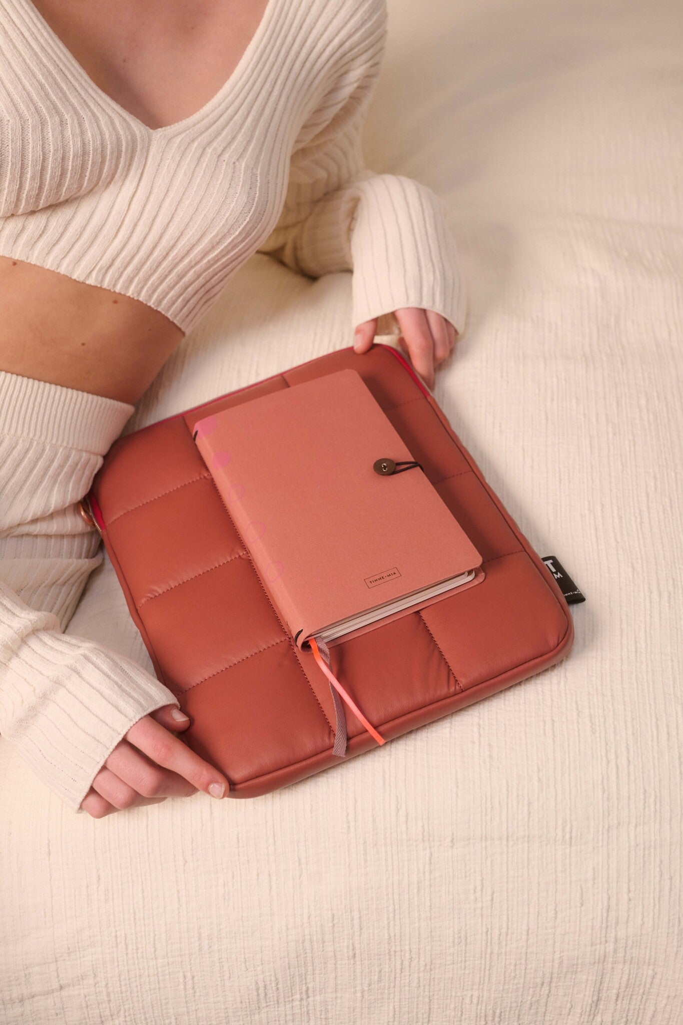 Senna Puffy laptop Pouch - Red Wood