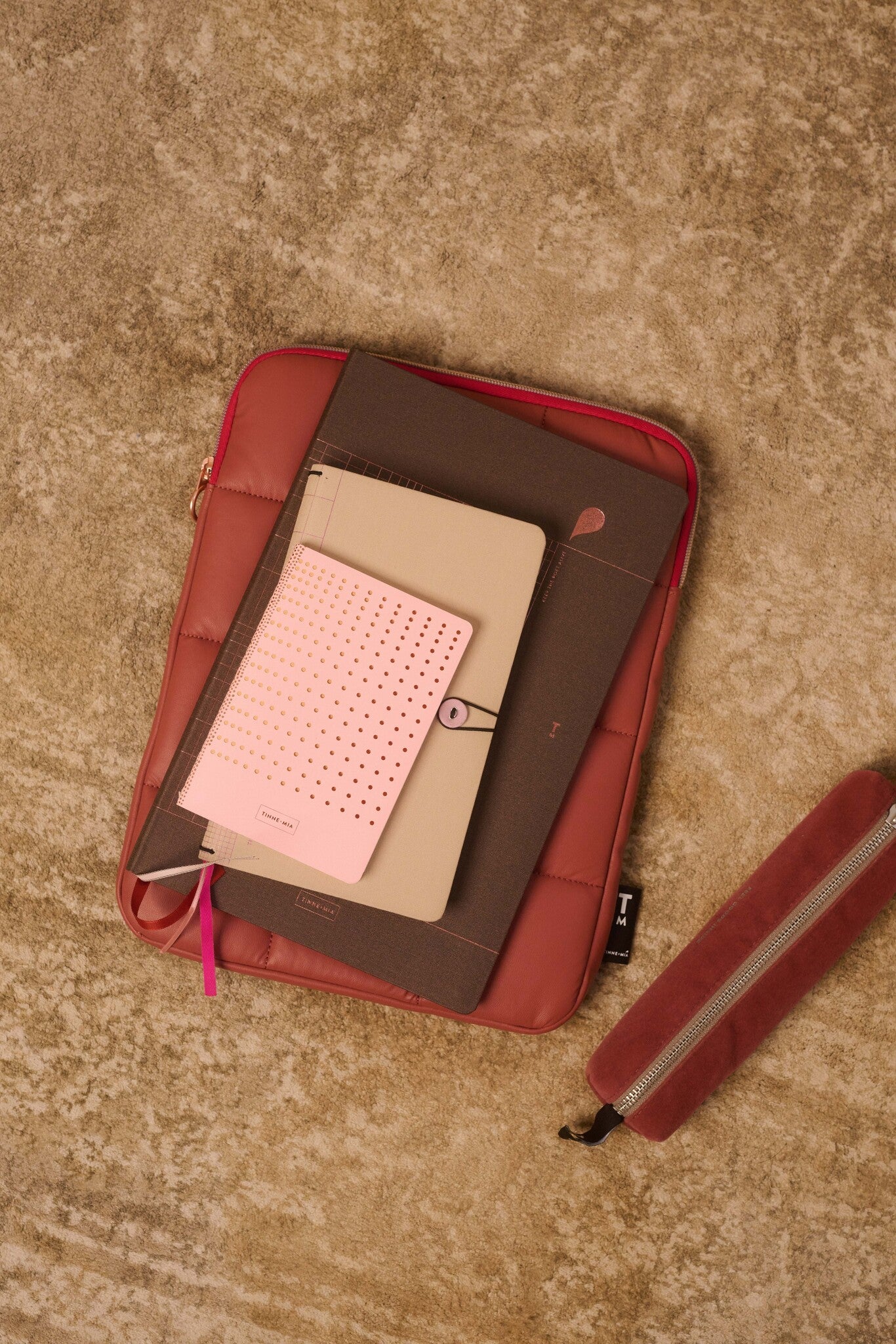 Senna Puffy laptop Pouch - Red Wood