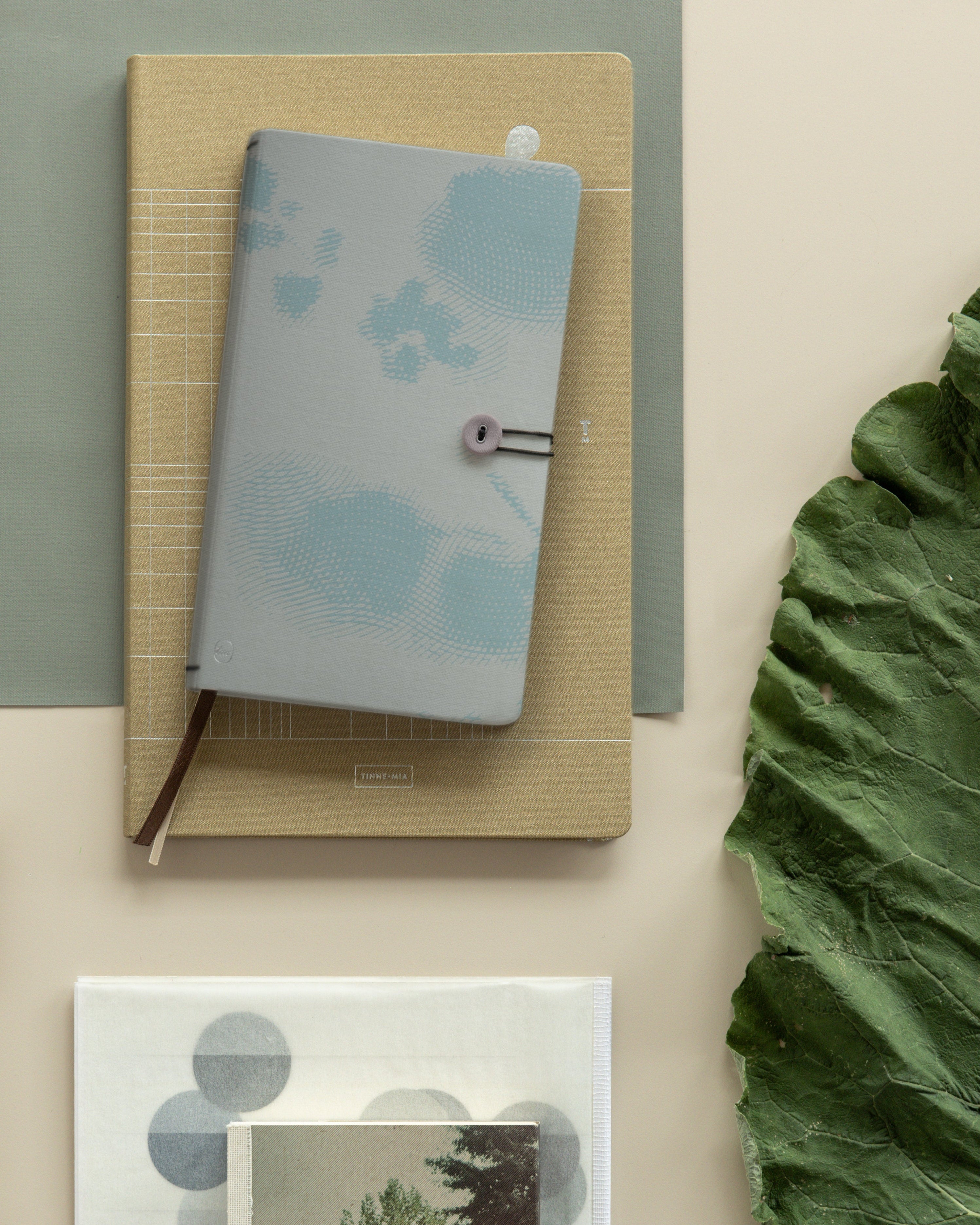 Notebook13x21button_linen_Mineral-FSCMixCredit3